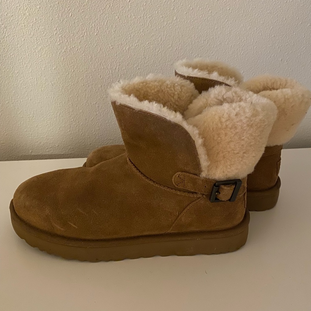 UGG boots - tan - size 9